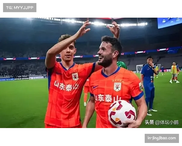 瓦科与经纪人合影引续约悬念山东泰山或启动新一轮合同谈判 瓦科与经纪人合影引续约悬念山东泰山或启动新一轮合同谈判